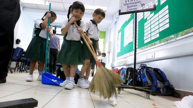 School-cleaning-Japan